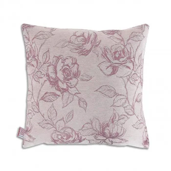Ein quadratisches Kissen 40 x 40 cm mit einem hellrosa Hintergrund und einem detaillierten Muster aus großen, umrandeten Rosen und Blättern in einem dunkleren Rosaton. An der unteren linken Naht ist ein kleines Stoffetikett angebracht.