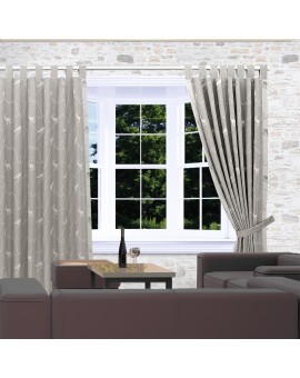 Schlaufenschal Breno mit Steinbock grau am Fenster