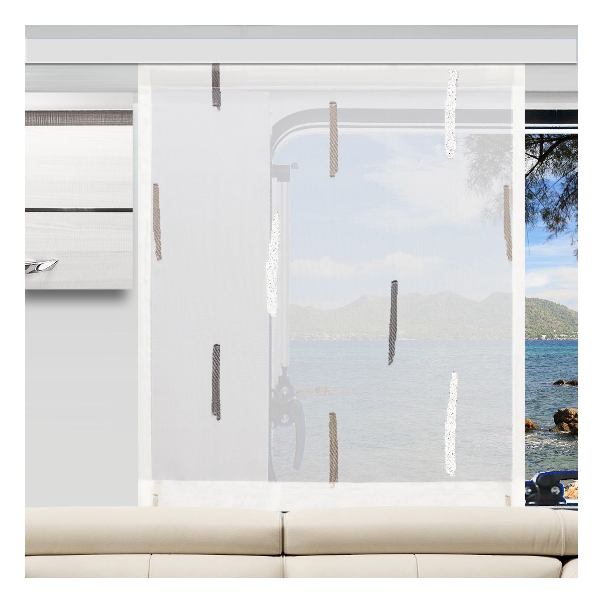 Schiebevorhang Scherli Timo an einem Caravanfenster