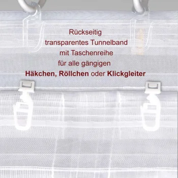 Nahaufnahme, die die opake Stoffstruktur sowie die angebrachten Haken und Rollen an der SeGaTeX Caravan Schiebegardine Alva weiß-anthrazit hervorhebt.