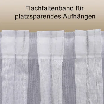 Detailansicht des Caravanstore Alva-Vorhangbands auf einem transparenten Stoff, darüber der deutsche Schriftzug „Flachfaltenband für platzsparendes Aufhängen“.