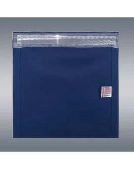 Eine blaue Stoffbahn mit einem transparenten Kunststoffstreifen und verstärkten Nähten an der Oberseite. Auf der rechten Seite ist ein kleines Etikett mit dem Logo SeGaTex. Der Hintergrund besteht aus einem Farbverlauf in Grautönen.