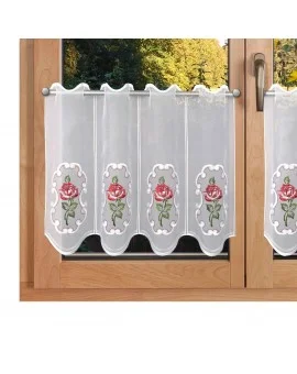 Kurzgardine Rose in Rot an einem Fenster