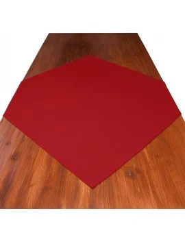 Landhaus-Mitteldecke Hetty Rot uni auf einem Tisch