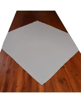 Landhaus-Mitteldecke Hetty Grau uni auf einem Tisch