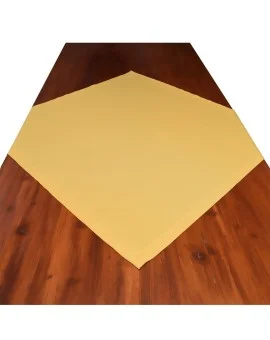 Landhaus-Mitteldecke Hetty GELB uni auf einem Tisch