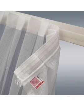 Beispiel für die Befestigung des Wohnwagen Store MAILIN mit Flauschband Befestigung oben am Klettband des Caravan-Fensters