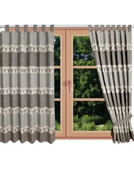 Hochwertiger Schlaufen-Dekoschal Alpin Hirsch braun am Fenster Sommer