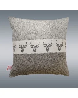 Hochwertige Kissenhülle Alpin Hirsch braun 40x40 cm mit Hintergrund