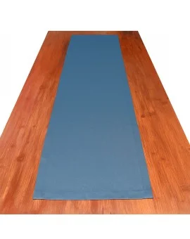 Tischläufer Rügen blau uni auf dem Tisch