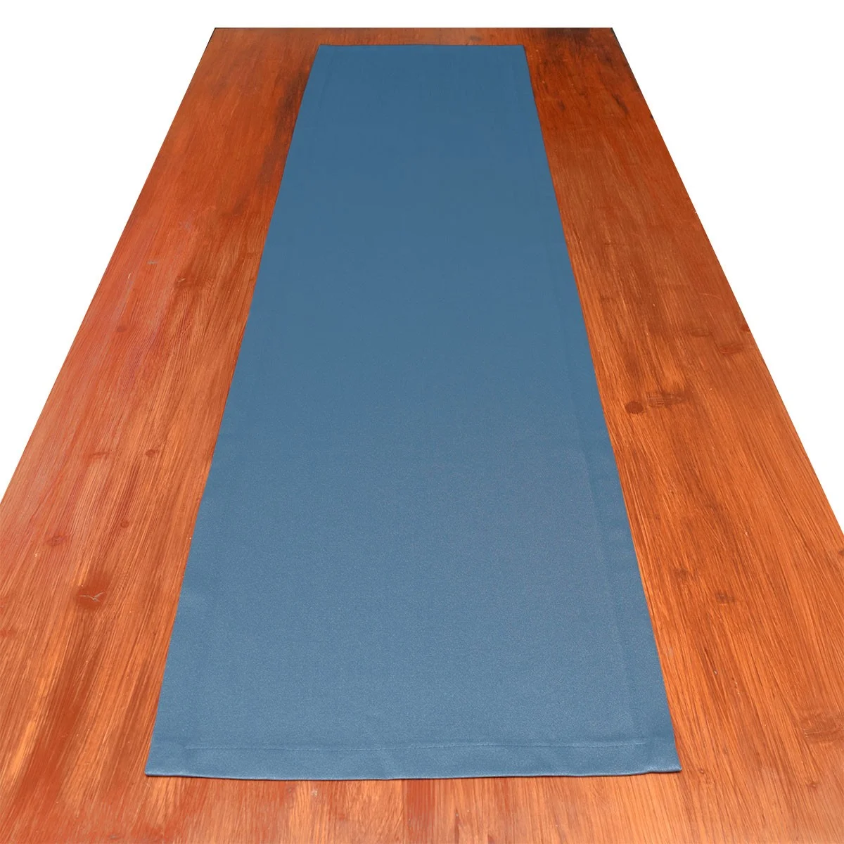 Tischläufer Rügen blau uni auf dem Tisch