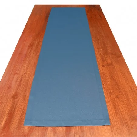 Tischläufer Rügen blau uni auf dem Tisch