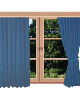 Hochwertiger Ösenschal Atlantik blau unifarben Chromösen an einem Sommerfenster