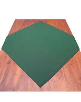Mitteldecke Knut grün uni auf dem Tisch