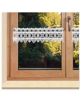 Feenhaus-Spitzengardine Leni Plauener Spitze am Fenster
