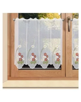 Bestickte Scheibengardine Florence Plauener Spitze am Fenster