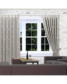 Schlaufenschal Breno mit Steinbock grau am Fenster