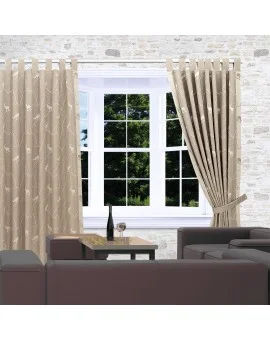 Schlaufenschal Breno mit Steinbock beige am Fenster