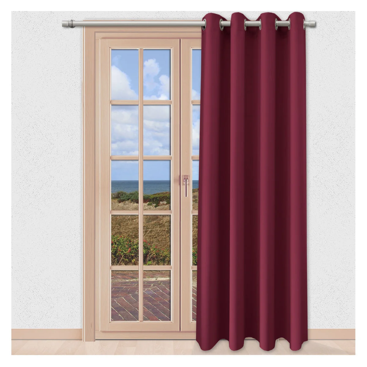 Verdunklungs-Vorhang Mattis weinrot Ösenschal Sunout Fertiggardine an einem Terrassenfenster