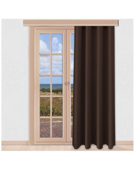 Verdunklungs-Vorhang Mattis Braun mit Reihband Sunout Fertiggardine an einem bodentiefen Fenster