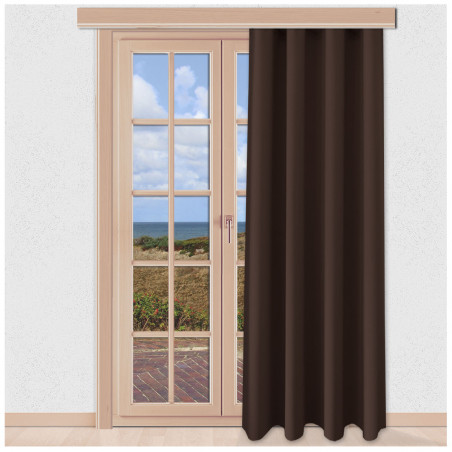 Verdunklungs-Vorhang Mattis Braun mit Reihband Sunout Fertiggardine an einem bodentiefen Fenster