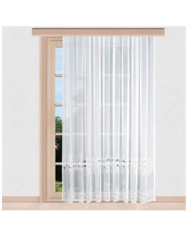 Langstore Emilia mit Plauener Spitze in weiß Dekobeispiel am Fenster