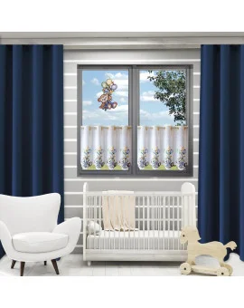Kinder-Serie mit Teddybär dekoriert im Babyzimmer