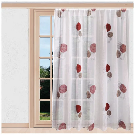 Fertigstore Matou in kupfer am Fenster dekoriert
