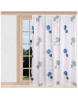 Fertigstore Matou in blau-grün am Fenster dekoriert